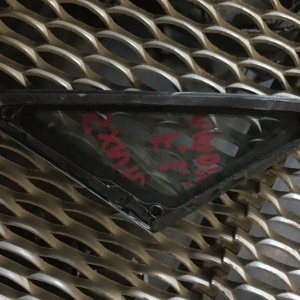 Форточка кузова TOYOTA Nadia SXN10 перед, лев