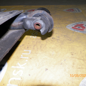 Балка Toyota SXM15/SXN15/ACM15/ACN15 Ipsum/Gaia/Nadia 4WD ABS DRAM. В сборе с тросами ручника. R