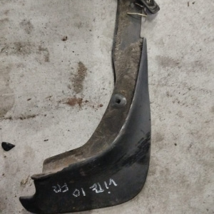 Брызговик TOYOTA Vitz NCP10 перед, прав