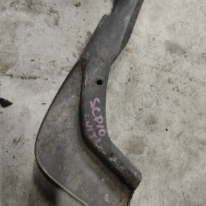 Брызговик TOYOTA Vitz NCP10 перед, прав