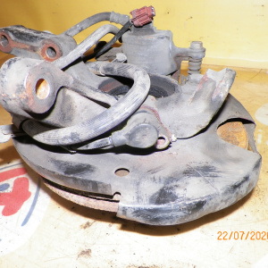 Ступица Nissan N15/B14/R11 Pulsar/Sunny/Presea перед, лев 2WD ABS. В сборе с диском и суппортом. 40015-0M000.40015-0M005.40202-0M000.40202-0M010.40206-0M601.