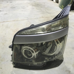 Фара Toyota лев Voxy ZRR70 '2007-2010 ксенон