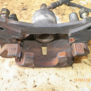 Суппорт Toyota MCU15/SXU15 Harrier зад, лев 40-10