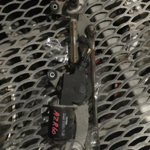 Моторчик привода дворниками TOYOTA Noah/Voxy AZR65 F с трапецией 85110-28220