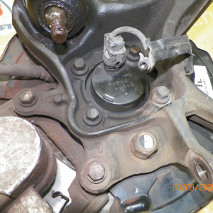 Ступица TOYOTA AZT250/AZT251/CDT250/ZZT250/ZZT251 Avensis зад, лев 2WD ABS.Дисковые тормоза.Дефект пыльника на шаровой.В сборе с диском и суппортом. 42305-