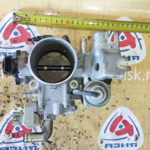 Заслонка дроссельная Toyota 3RZ Granvia RCH11 22270-75030 / 22210-75180 ТРАМБЛЕРНАЯ ( 22270-75030 датчик х/х )