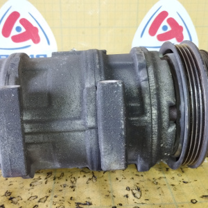Компрессор кондиционера Toyota 3RZ Hiace Regius RCH41 4 ручейка / 88320-26590/88320-26H91