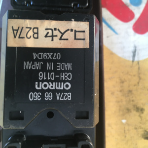Пульт стеклоподъемника Mazda Familia BJ5W '2000-2003 перед, прав B27A 66350