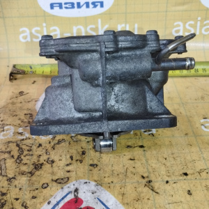 Вакуумный насос Toyota/Nissan 2C/3C/RD28 Lite Ace Noah CR50/Y60 на головку ( трубки с передней стороны ) 29300-64100