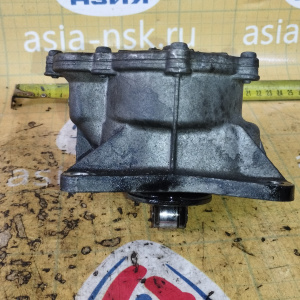 Вакуумный насос Toyota/Nissan 2C/3C/RD28 Lite Ace Noah CR50/Y60 на головку ( трубки с передней стороны ) 29300-64100