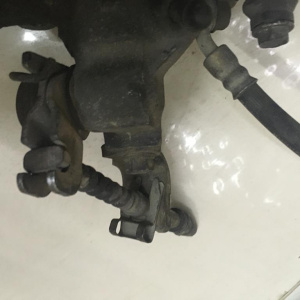 Суппорт Mazda CP8W/CPEW/GW8W/GW5R/GWER/ '2002 зад, лев GEZC2699ZA 2WD Premacy/Capella