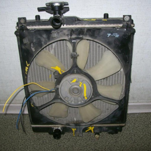 Радиатор охлаждения SUZUKI HT51S SWIFT '2003 m/t