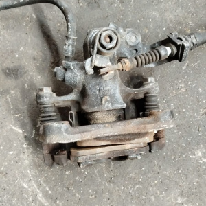 Суппорт NISSAN U14/P11 зад, лев 4WD