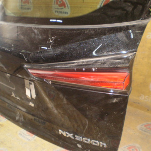 Дверь задняя Lexus NX300h AYZ15 '2017-2021 (спойлер) камера (в сборе) Дефект R накладки (вст.78-40/78-45 ) 67005-78050