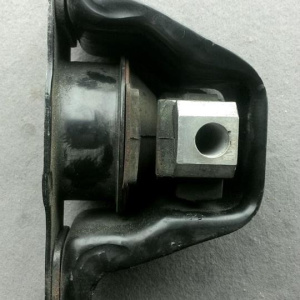Подушка двигателя Nissan MR18 Y12 перед, прав 11210-ED800