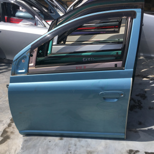 Дверь боковая TOYOTA Vitz /Platz NCP10 перед, лев 5door Дефект (цена за голое железо)