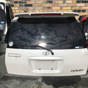 Дверь задняя TOYOTA Raum EXZ15 спойлер
