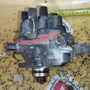 Трамблер Nissan KA24-DE Presage/R'nessa U30/N30 6/2 конт. ДЕФЕКТ КРЫШКИ