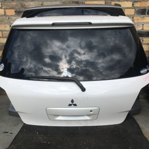 Дверь задняя MITSUBISHI Airtrek CU4W '2002-2005 (спойлер)
