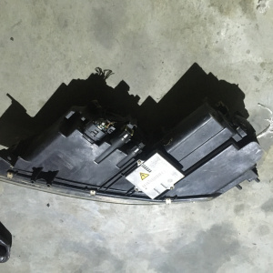 Фара Mazda прав Atenza GG '2004 хром (ксенон)