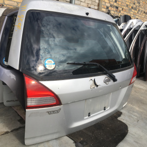 Дверь задняя NISSAN Wingroad Y11 '1999 деф.