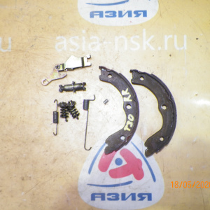 Колодки тормозные Nissan X-Trail NT30 4WD Ручника с пружинками. зад, прав 44060-8H325.44060-8H725