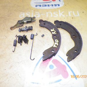 Колодки тормозные Nissan X-Trail NT30 4WD Ручника с пружинками. зад, прав 44060-8H325.44060-8H725