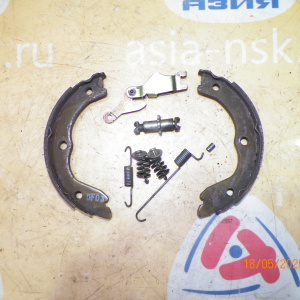 Колодки тормозные Nissan X-Trail NT30 4WD Ручника с пружинками. зад, прав 44060-8H325.44060-8H725