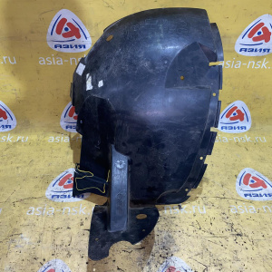 Подкрылок Cadillac SRX GMT265 '2005 перед, лев н нижняя передняя часть, сапожок (скол, трещины) 25770515