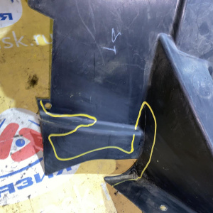 Подкрылок Cadillac SRX GMT265 '2005 перед, лев н нижняя передняя часть, сапожок (скол, трещины) 25770515