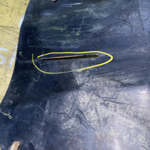 Подкрылок Cadillac SRX GMT265 '2005 перед, прав в верняя часть (трещины) 15829490