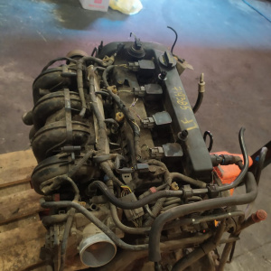 Двигатель Mazda LF-VE-719385 шуп в головке пластик ДЕФЕКТ БЛОКА И ЛОБОВИНЫ Mazda3