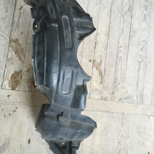 Подкрылок TOYOTA Vitz/Platz NCP10 перед, прав RS
