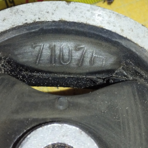 Подушка двигателя Toyota 4E/5E Raum/Corsa EXZ10/EL50 перед, лев 12372-11180 / 12372-11190