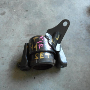 Подушка двигателя Toyota 1AZ AZT240/AZT245 перед, прав