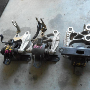 Подушка двигателя Honda L13A Fit GD1 перед, лев