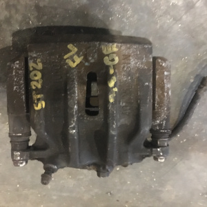 Суппорт Toyota ST202/ST205/ST206/ST215 Caldina 3S-GE перед, лев (40T28 )2 поршня 47730-21010