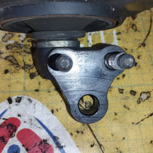 Подушка двигателя Toyota 4A-FE/7A-FE Sprinter Carib AE114/AE115 4WD перед, прав AV-53782 / 12305-16110