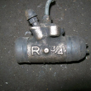 Тормозной цилиндр Toyota ST190/ST210/AT191/AT211/CT190/CT210/AE100/AE110/AE114/AE115/SV40/SV30 Чугунный. зад, прав 3*4