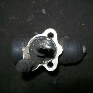 Тормозной цилиндр Toyota ST190/ST210/AT191/AT211/CT190/CT210/AE100/AE110/AE114/AE115/SV40/SV30 Чугунный. зад, прав 3*4