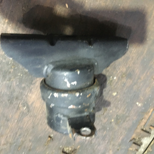 Подушка двигателя Mazda AJ Tribute EPFW перед, прав