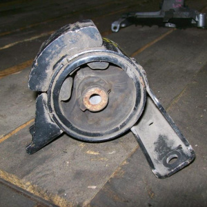 Подушка двигателя Suzuki J20A SX4 YC11S/YB41S перед, прав