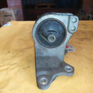 Подушка двигателя Mitsubishi 4G93 Galant EA1A/EC1W 2WD a/t F4A421 L RM-3353 / RM-5353