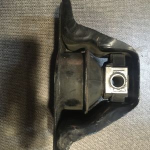 Подушка двигателя Nissan CR12/CR14 March/Cube K12/Z11 перед, прав