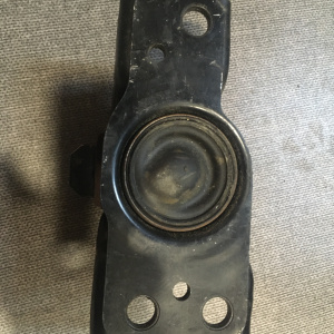 Подушка двигателя Nissan CR12/CR14 March/Cube K12/Z11 перед, прав