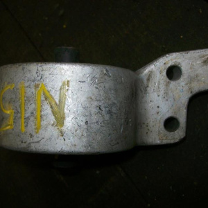 Подушка двигателя Nissan GA15 B14/N15 перед, прав