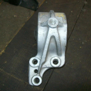 Подушка двигателя Nissan QG18 Primera U14/P11 2WD перед, прав