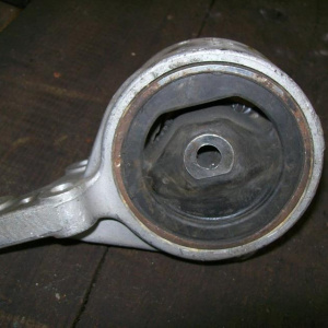 Подушка двигателя Nissan QG18 Primera U14/P11 2WD перед, прав