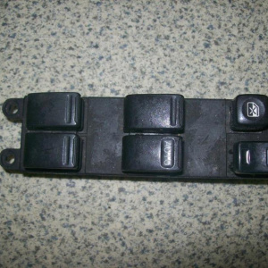 Пульт стеклоподъемника Nissan Cube Z10