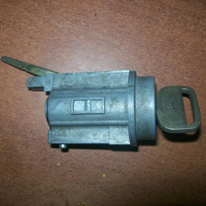 Замок зажигания TOYOTA личинка
